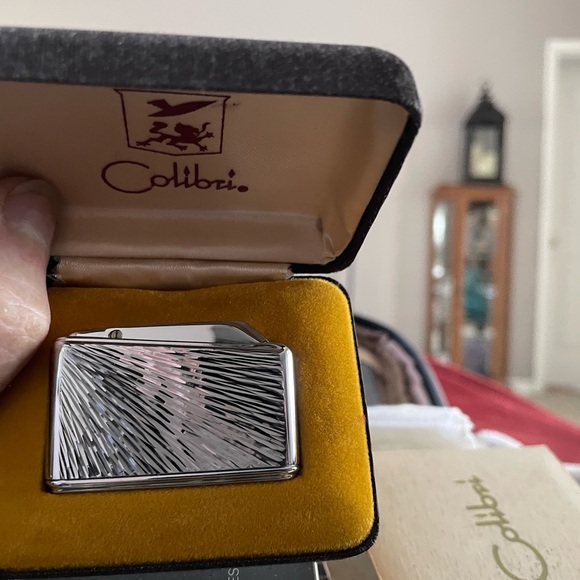 Gold Lighter for Men - Picture 2 of 5